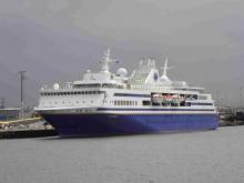 520 universitarios dan la vuelta al mundo en el buque Explorer El MV Explorer